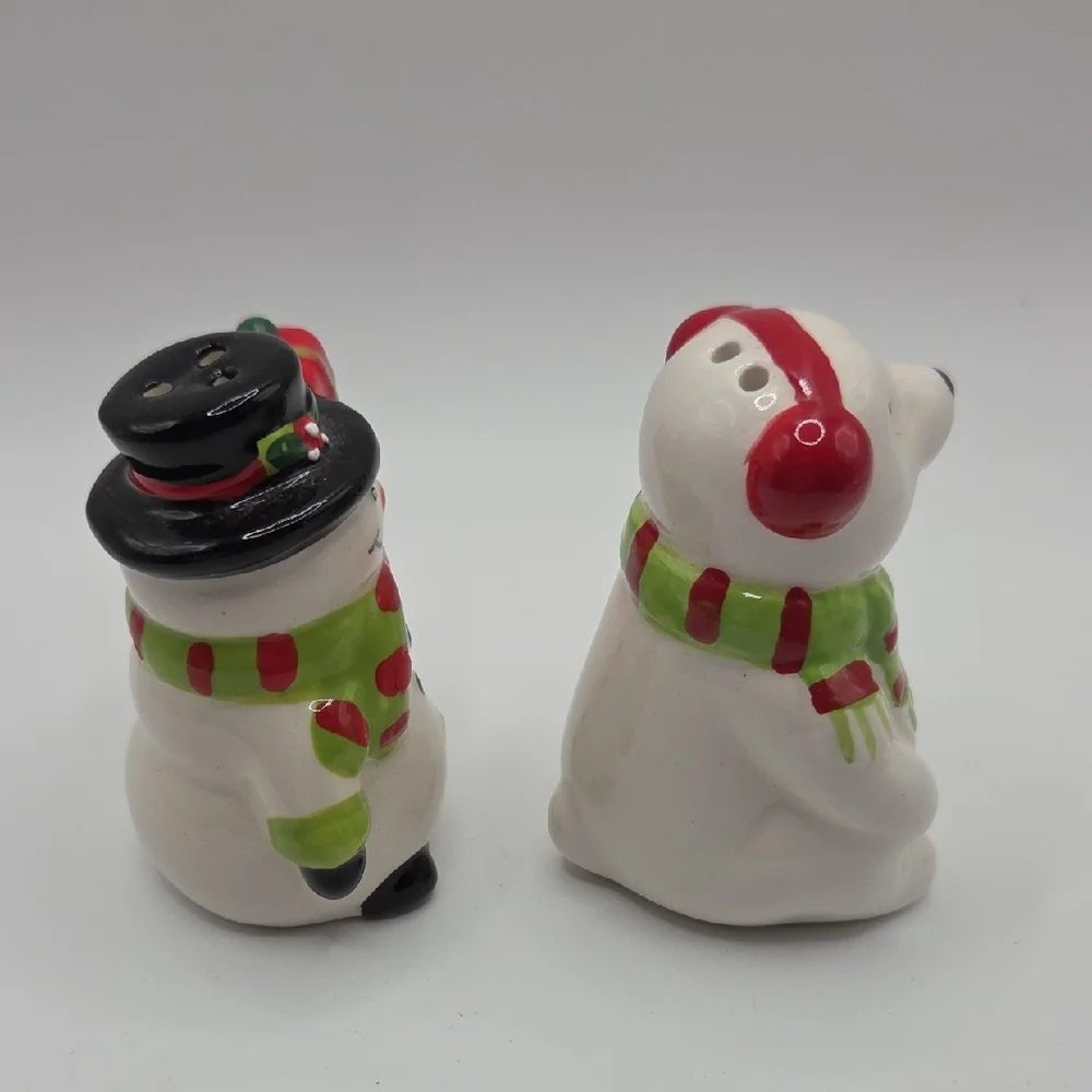 Salt And Pepper Shakers Snowman and Polar Bear
